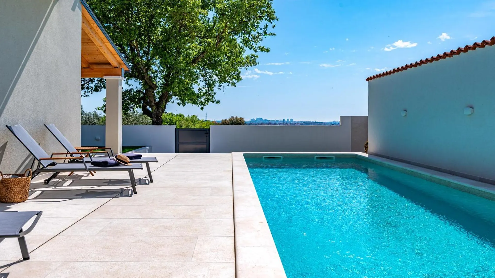 Villa Vista - New Entry 2025 Pula 0*,