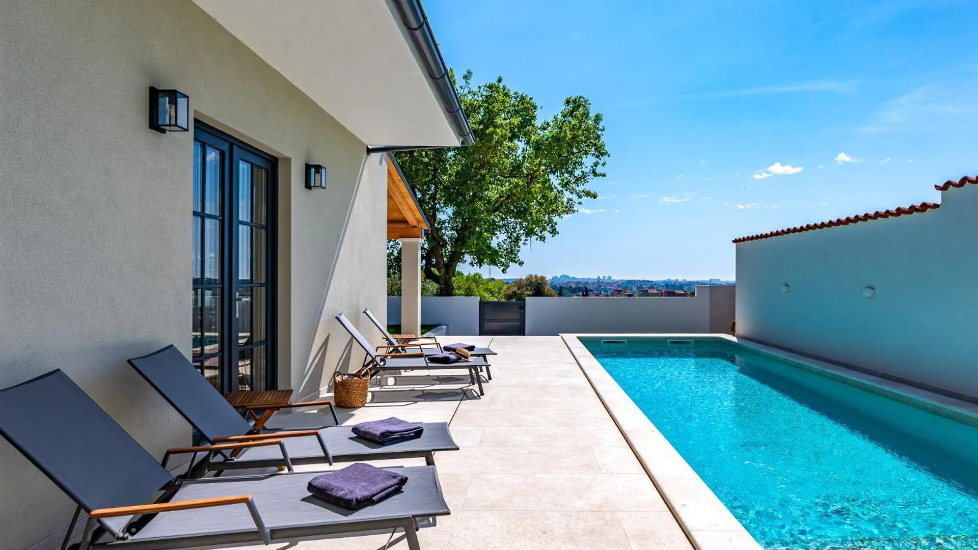 Villa Vista - New Entry 2025 Pula 0*,